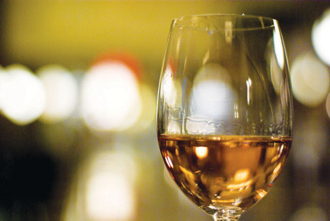 如何正确认识葡萄酒的挂杯现象
