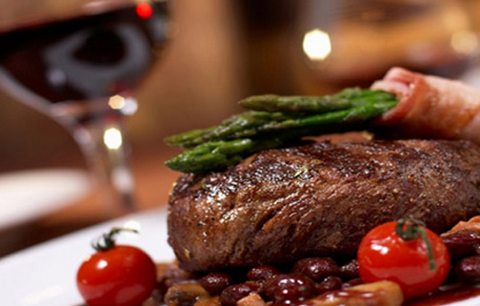 红酒配红肉的饮食习惯有益健康