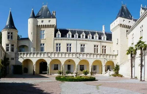 大河酒庄（Chateau de la Riviere）
