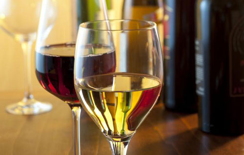 红葡萄酒和白葡萄酒有什么区别