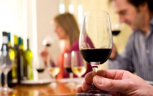 如何评价葡萄酒的口感？