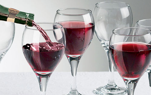 为什么喝葡萄酒要用高脚杯？