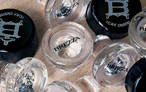 意大利酒庄用玻璃塞替代软木塞保存Barolo葡萄酒