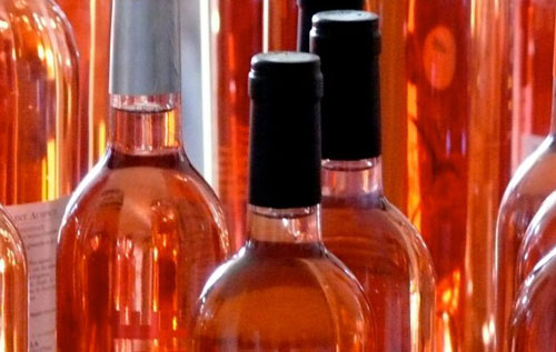 法国查获上千万瓶西班牙冒牌桃红酒大案