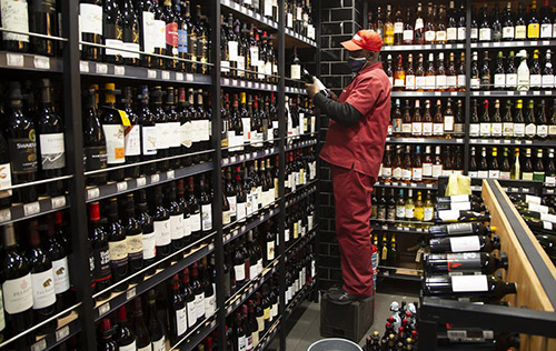 南非葡萄酒库存积压多达3亿升葡萄酒待售